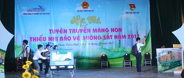 Tiểu phẩm "Ý thức bảo vệ đường sắt" của Trường THCS Thủy Dương